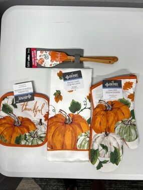 Home Collection Orange Pumpkin Kitchen Towel, Oven Mitt & Potholder Set